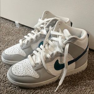 Nike High-Top Dunks